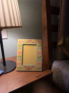 Cadre photo rectangulaire en bois fait main avec incrustation d'os, motif chevron, support photo, décoration de table, provenance Inde - Product Image 1