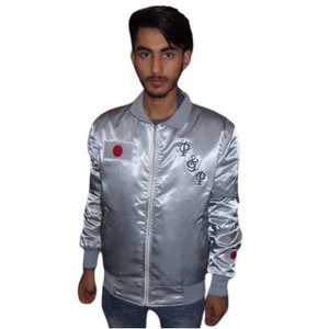 Patchs brodés personnalisés, broderie vintage 3D, veste varsity en satin, haute qualité, 100% polyester, séchage rapide, personnalisable pour homme - Product Image 1