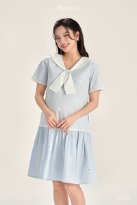 Robe de maternité B2 MUM V1433 bleue avec motifs floraux brodés, en lin doux, écologique, respirante, silhouette trapèze - Product Image 6