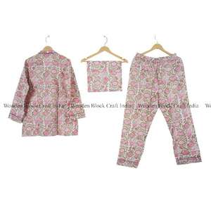 ชุดนอนผ้าฝ้ายแท้ 100% สไตล์วินเทจสำหรับผู้หญิง ชุดนอนฤดูร้อน 3 ชิ้น เสื้อเชิ้ต ชุดนอน กางเกง ลายดอกไม้ แต่งลูกไม้ นุ่มสบาย พร้อมกระเป๋าเก็บของ - Product Image 4