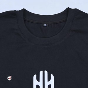 Camiseta de Algodón Negra con Logotipo HH, Personalizada, de Manga Corta, Cuello Redondo, Corte Holgado, Color Sólido, Estilo Casual, Logotipo Rojo en el Dobladillo Inferior - Product Image 6