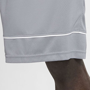 Shorts de basket personnalisés pour hommes, haute qualité, séchage rapide, respirants, en mesh. - Product Image 5