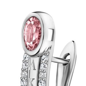 Boucles d'oreilles créoles en cristal rose argenté avec détail lettre verticale et accent en strass transparent, bijoux élégants pour femmes - Product Image 1