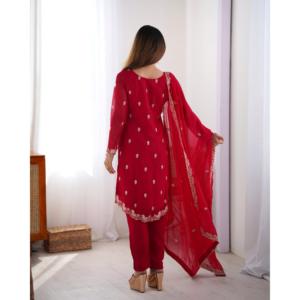 Ensemble haut, bas et dupatta de soirée à manches longues, de créateur, avec broderie. - Product Image 1