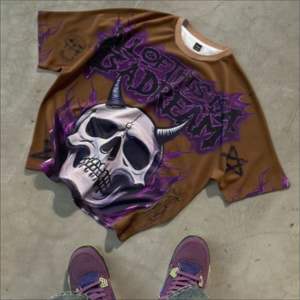 เสื้อยืดคอตตอนพรีเมียมฟอกกรดสำหรับผู้ชาย สไตล์ฮิปฮอป พิมพ์ลายกราฟิกแบบพัฟฟ์ วินเทจ คอกลม แฟชั่นแนวสตรีท - Product Image 1