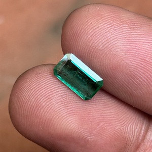 Esmeralda Zambiana Natural de Alta Calidad, 1.15 Quilates, Verde Intenso, Facetada, Piedra Suelta para Fabricación de Joyería - Product Image 3