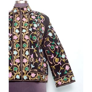 Veste en tissu Cotrise matelassé brodé de fleurs faites à la main, avec détails boutonnés, doublure rayée en coton, respirante, écologique, automne - Product Image 2