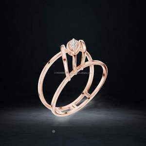 Opulenza Jewels Anillo de oro de 14 quilates Juego de anillos nupciales de lujo con piedra de circonita cúbica de corte princesa - Product Image 1