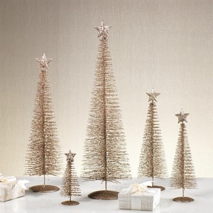 Décoration de table de Noël élégante, arbre de Noël doré scintillant, ornements de Noël étincelants, arbre en forme de brosse à bouteille. - Product Image 4