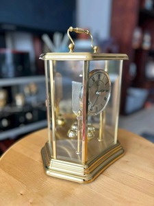Reloj de Escritorio Tempo de Latón, Forma Poligonal, Números Romanos, Movimiento Mecánico, Silencioso, Sin Tictac, con Sonido de Campana Cada Hora - Product Image 2