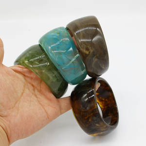 Bracelet en résine fait main, artisanat en résine, motif géométrique classique avec perles et diamants, pour mariage, fête, anniversaire - Product Image 1