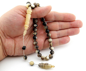 Tasbih de Cuerno de Búfalo Natural de Diseño Único y Larga Duración, con Acabado Pulido a Mano de Tacto Real, Estilo Religioso Rústico para Uso Diario - Product Image 3