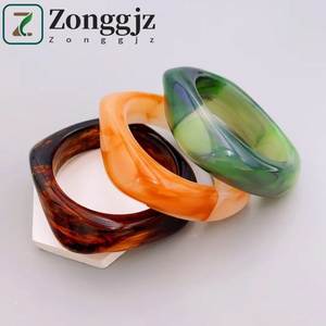 Pulseras de Resina Personalizadas para Mujer H a CRAFT - Diseños Florales Transparentes y Coloridos con Brillo, Estilo Clásico para Uso Diario y Regalo - Product Image 1