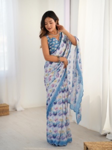 Sari de chinnon pesado con estampado floral Kutchi y borde de cuentas para mujer, ideal para bodas tradicionales indias. - Product Image 1