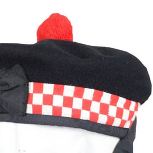 HaScottish OEM ODM Chapeaux traditionnels pour kilt 100% Laine Balmoral, Casquette à pompon faite à la main pour tenue des Highlands, Pompon rouge et plume - Product Image 4