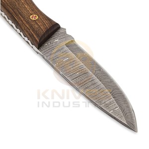 Couteau de chasse artisanal OEM personnalisé en acier Damas, manche en bois, lame fixe, pour le dépecage, le camping, la survie en extérieur, avec étui en cuir - Product Image 4