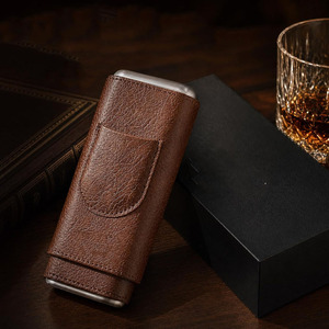 Estuche compacto para cigarros de cuero genuino con soporte integrado para cortador, ideal para amantes de los cigarros y viajeros. - Product Image 5