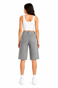 Shorts Bermuda en jean gris pour femme, taille haute, longueur genou, avec broderie étoile, style décontracté et élégant pour l'été - Product Image 4