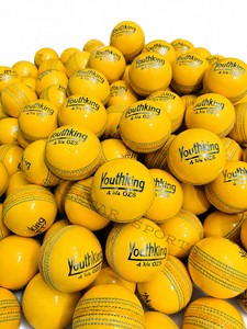 Pelota de Cricket Salstar de Primera Calidad, Fabricada con Cuero Vacuno de Primera Selección, Color Amarillo, Talla Juvenil, Colores y Logotipo Personalizables - Product Image 1