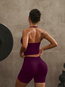 Conjunto de yoga de dos piezas de alta elasticidad: Top deportivo fruncido con cuello halter y shorts ciclistas con banda en V, ropa deportiva para gimnasio. - Product Image 4