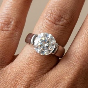 Hochwertiger Vergoldeter 925 Sterling Silber 2Kt Moissanit Solitär-Ring Klassisches Verlobungs-Hochzeits-Jahrestags-Geschenk Unisex - Product Image 3