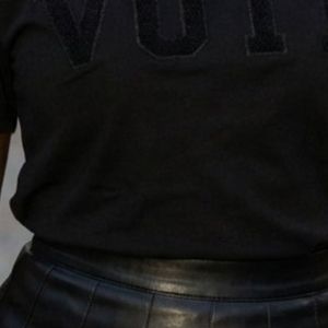 T-shirt graphique personnalisé pour femme VOTE, manches courtes, col rond, coupe décontractée unisexe, haut imprimé pour la sensibilisation électorale, mode quotidienne - Product Image 6