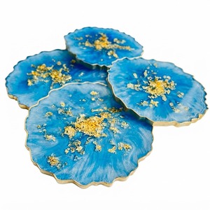 Sous-verres en résine géode bleue de luxe en gros, tapis de tasse en agate époxy personnalisés avec flocons de feuille d'or pour la décoration de la maison, des hôtels et des mariages - Product Image 1