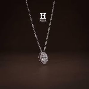 Pendentif halo en diamant de laboratoire taille ovale certifié IGI, collier solitaire ovale en or blanc 14 carats pour femme, fabricant de bijoux fins - Product Image 1