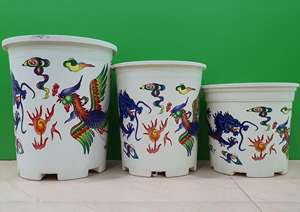 Venta al por mayor maceta de plástico de forma redonda con patrones de dragón y Fénix para uso en el suelo - Product Image 5