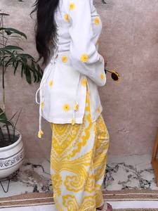 Ensemble coordonné pour femme en coton cambric de qualité supérieure, brodé, avec pantalon Farshi à imprimé numérique |   Ensemble de costume ethnique 2 pièces - Product Image 4