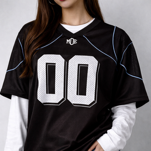 Maillot de football américain de luxe personnalisé en maille noire pour femme, style streetwear, avec passepoil réfléchissant, en polyester, col en V, fabrication OEM en gros, USA - Product Image 3