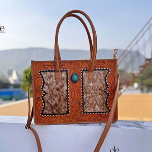 กระเป๋าโท้ทหนังแกะสลักคุณภาพสูงขนาดใหญ่ หนังวัวแท้ ขนสัตว์ สไตล์ยิปซี โบโฮ วินเทจ ทำมือ สะพายข้าง/สะพายไหล่ - Product Image 1