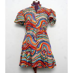 Vente en gros de robes courtes à manches 3/4 et col en V, tendance de l'été, 100% coton pur, impression personnalisée, mini robe - Product Image 2