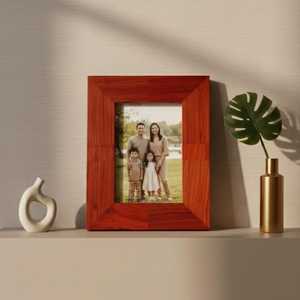 Cadre photo contemporain de luxe en bois incrusté – Porte-photo artisanal artistique avec taille personnalisée pour la décoration intérieure moderne - Product Image 1