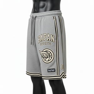 Shorts de basket-ball pour hommes en polyester interlock premium, gris clair avec panneaux rayés, shorts de sport personnalisables avec logo, shorts de basket-ball pour hommes - Product Image 2
