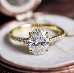 แหวนหมั้นและแหวนประดับเพชรโมอิสซาไนต์ทรงรี 3 กะรัต ชุบทอง 18K เงินสเตอร์ลิง ดีไซน์หรูหรา ประดับด้วยหนามเตย - Product Image 5