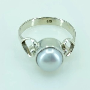 แหวนมุกน้ำจืด เงินแท้ 925 ของขวัญสำหรับเธอ แหวนแบบฝังมุก งานแฮนด์เมด - Product Image 1