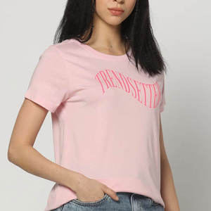 T-shirt à manches courtes col rond rose pour femme avec impression du logo Trendsetter, vêtement décontracté, tissu jersey 100% coton - Product Image 3