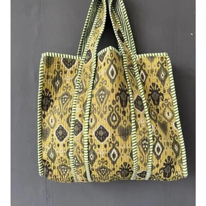 Bolso Tote Acolchado de Algodón con Estampado Floral, Bolso de Viaje Hecho a Mano para Fin de Semana - Product Image 2