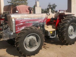 รถแทรกเตอร์ล้อยางมิลลัต MF 385-4WD 85 แรงม้า พร้อมระบบเกียร์ขับเคลื่อนและชุดเกียร์สำหรับโรงเรือนเกษตร - Product Image 4