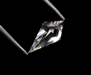 Diamante Cultivado en Laboratorio con Corte Único en Forma de Cometa, 2.60 Ct, Claridad VVS, VS, Color E,F, Perforado con Láser, Certificado por IGI, Diamante Blanco Personalizado Suelto - Product Image 2