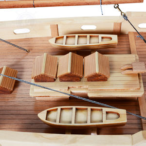 Modèle de bateau en bois sculpté à la main, style ancien et moderne, Bluenose II, durable, de taille moyenne, entièrement assemblé, décoration nautique autoportante pour salon - Product Image 3