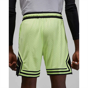 Pantalones cortos de baloncesto para hombre con forro interior de compresión, transpirables, con estampado completo, ideales para entrenamiento funcional y juego. - Product Image 4