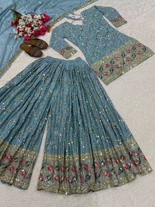 Ensemble Sharara de style pakistanais haut de gamme, Kurta en soie pure avec dupatta brodée, tenue ethnique pour fêtes et occasions spéciales - Product Image 6