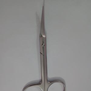 Tijeras para Cutículas de Grado Quirúrgico, Acero Inoxidable con Acabado Lijado, 3.5 Pulgadas, Hojas Afiladas, Punta Curva Fina, con Estuche - Product Image 4