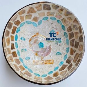 Tazón ecológico de coco de Mauricio, hecho en Vietnam, con decoración artística y acabado con laca de colores. - Product Image 1