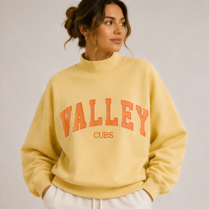 เสื้อสเวตเตอร์คอเต่าสีดำสำหรับผู้หญิง พิมพ์ลายตัวอักษร Valley Cubs ทรงโอเวอร์ไซส์ ผ้าฝ้ายถัก สวมใส่สบายๆ ในฤดูใบไม้ร่วง - Product Image 2