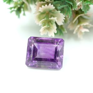 พลอยอเมทิสต์ธรรมชาติทรงแปดเหลี่ยม 16.70 กะรัต แบบเม็ดเดี่ยว - Product Image 1