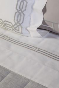 Juego de Edredón de Lujo Bordado Vietnamita, 300 Hilos, 100% Algodón, Personalizable, para Todas las Temporadas, 8 Piezas, para Bodas y Uso Doméstico - Product Image 4