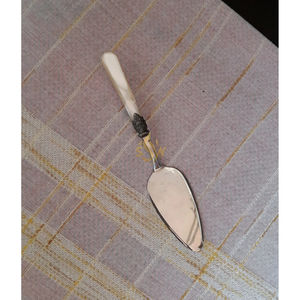 ชุดอุปกรณ์เสิร์ฟเค้กโลหะคุณภาพสูง มีดตัดขนมหวาน สำหรับงานแต่งงาน งานเลี้ยง ครัว โต๊ะอาหาร อุปกรณ์เสิร์ฟขนมอบ และอุปกรณ์เสริม - Product Image 5